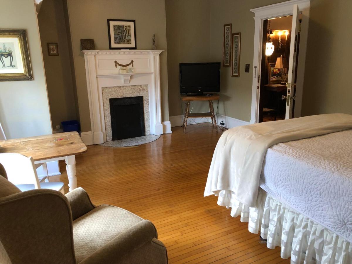 Bed and Breakfast Leaside Manor à Saint-Jean de Terre-Neuve Extérieur photo